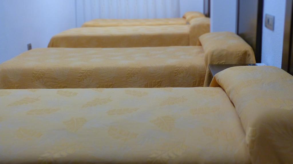 Hostal Restaurante La Masia Vila-real Екстериор снимка