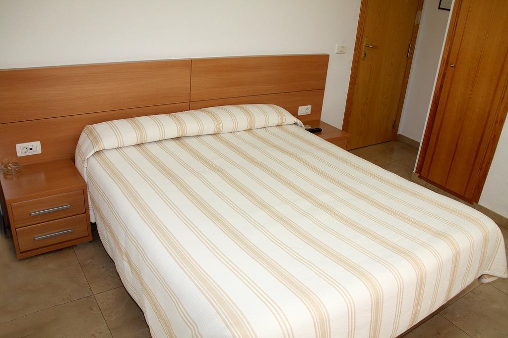 Hostal Restaurante La Masia Vila-real Екстериор снимка